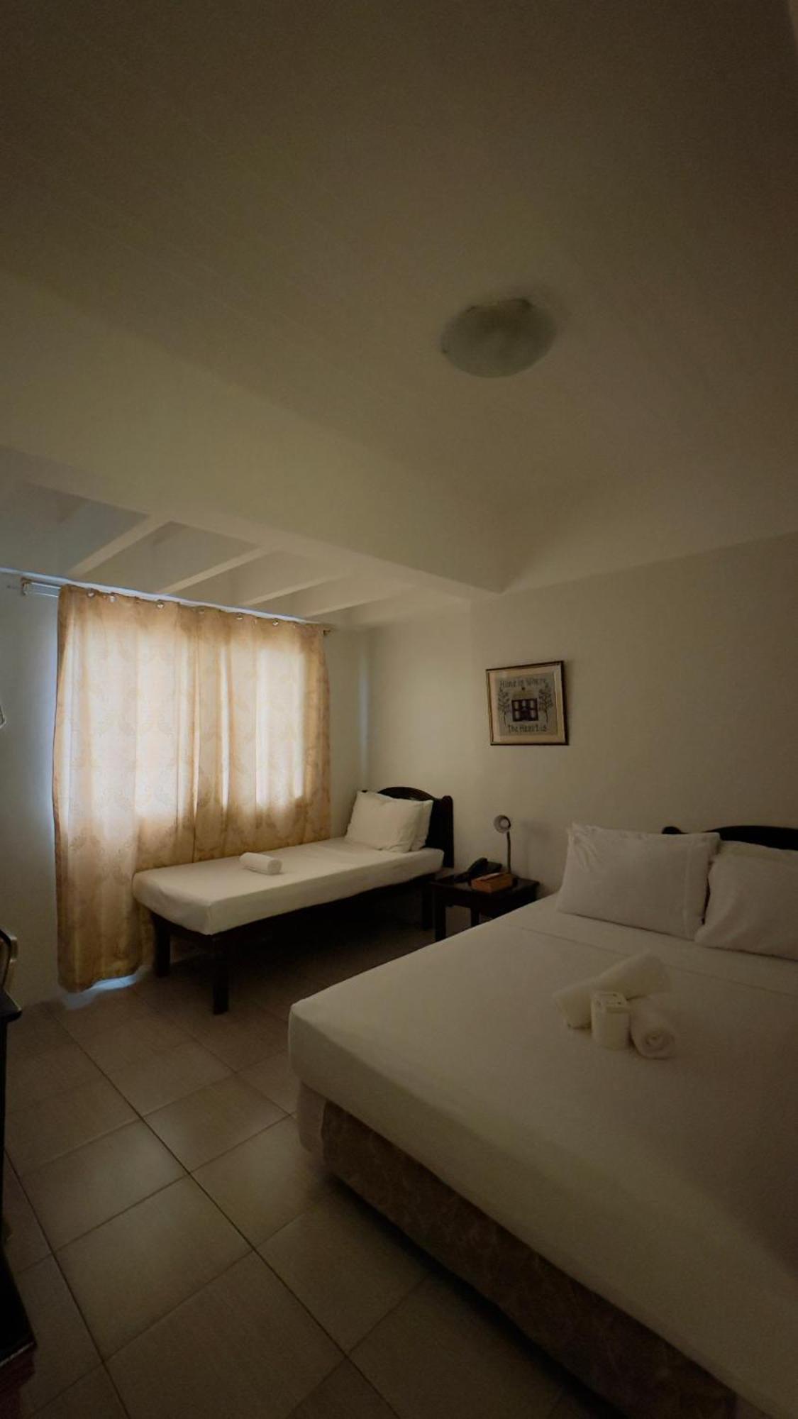 La Anclar Hotel Davao Экстерьер фото