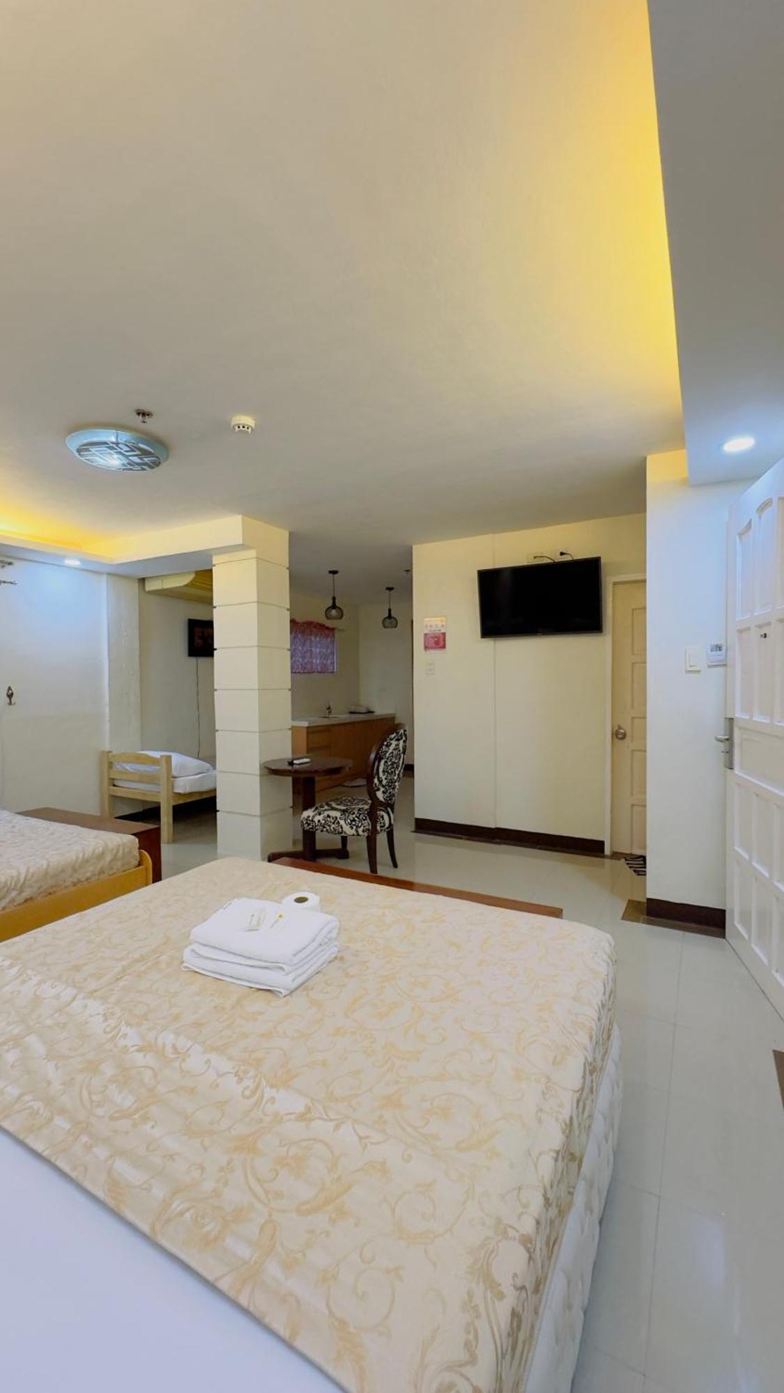La Anclar Hotel Davao Экстерьер фото